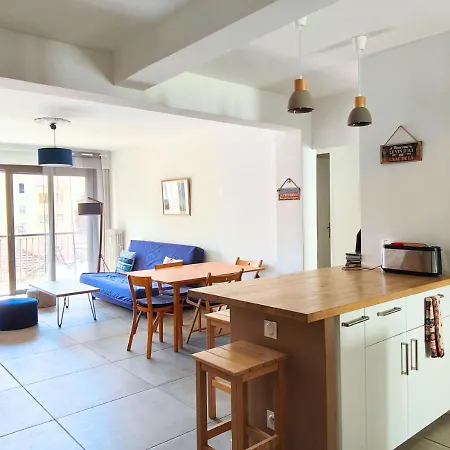 Spacieux T3 73 M2 Idealement Situe Au Centre Proche Mer *